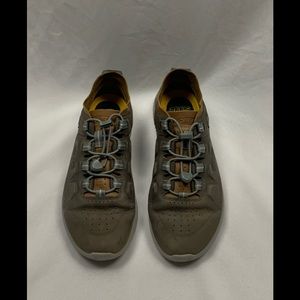 Keen high land trail cusual sneaker size 8.5